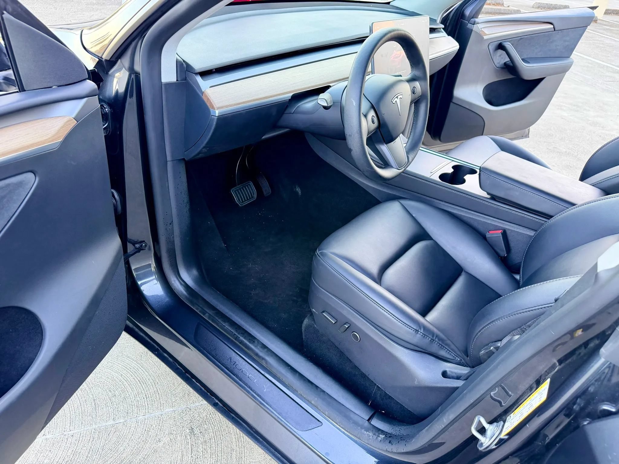 Used 2025 Tesla Model Y Long Range AWD/4WD image 19