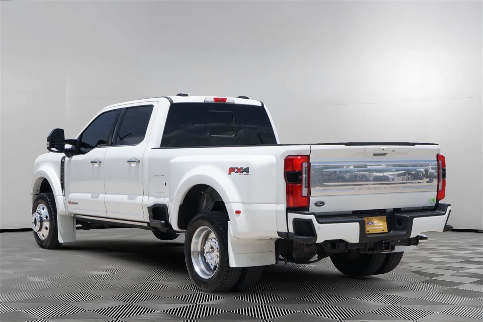 Used 2025 Ford F450 Platinum w/ Platinum Plus Package AWD/4WD image 6