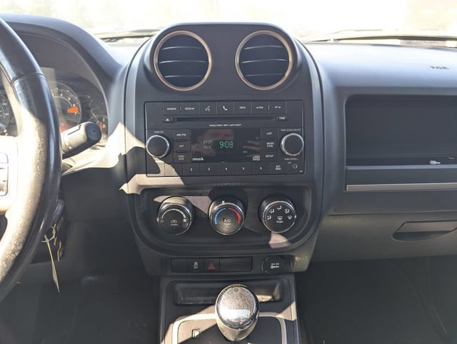 Used 2016 Jeep Patriot 75th Anniversary w/ Power Value Group AWD/4WD image 4