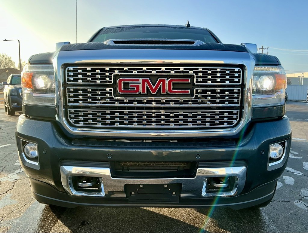 Used 2018 GMC Sierra 2500 Denali w/ Duramax Plus Package image 9
