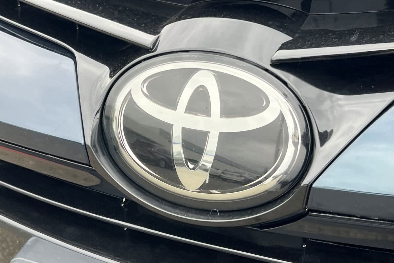 Used 2018 Toyota Corolla LE FWD image 13