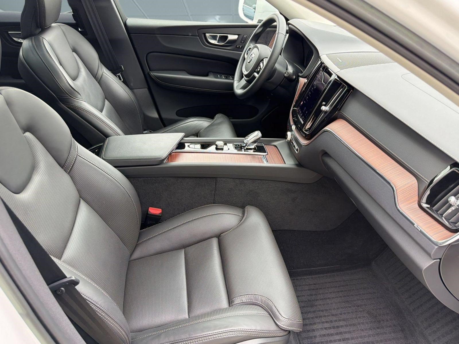 Certified 2023 Volvo XC60 B5 Ultimate w/ Climate Package AWD/4WD image 23