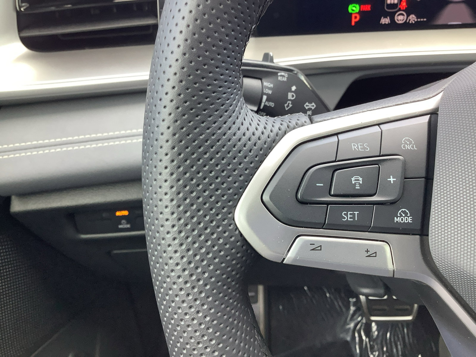 New 2026 Volkswagen Tiguan SE R-Line image 23