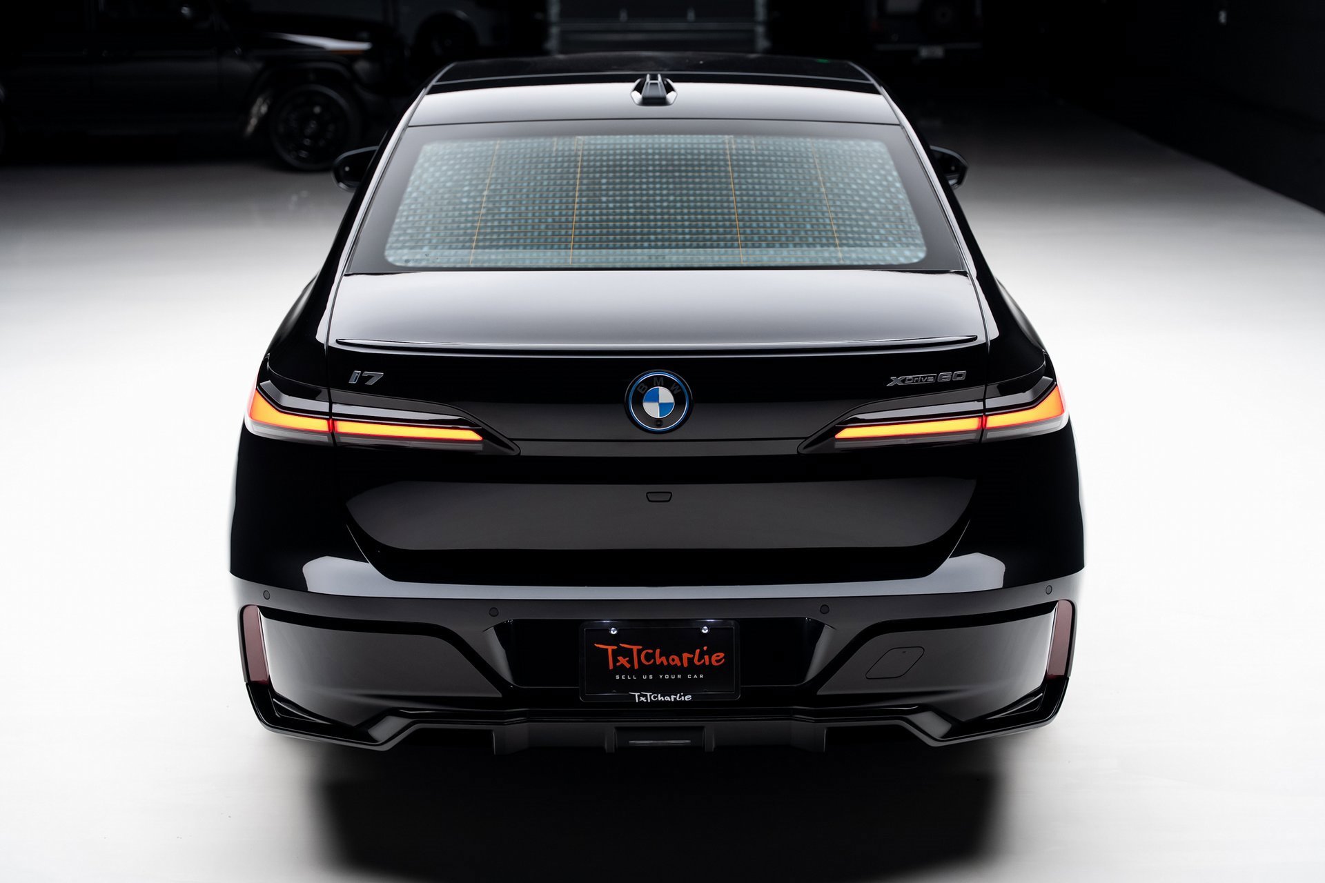 Used 2023 BMW i7 xDrive60 w/ Executive Package 2 image 24