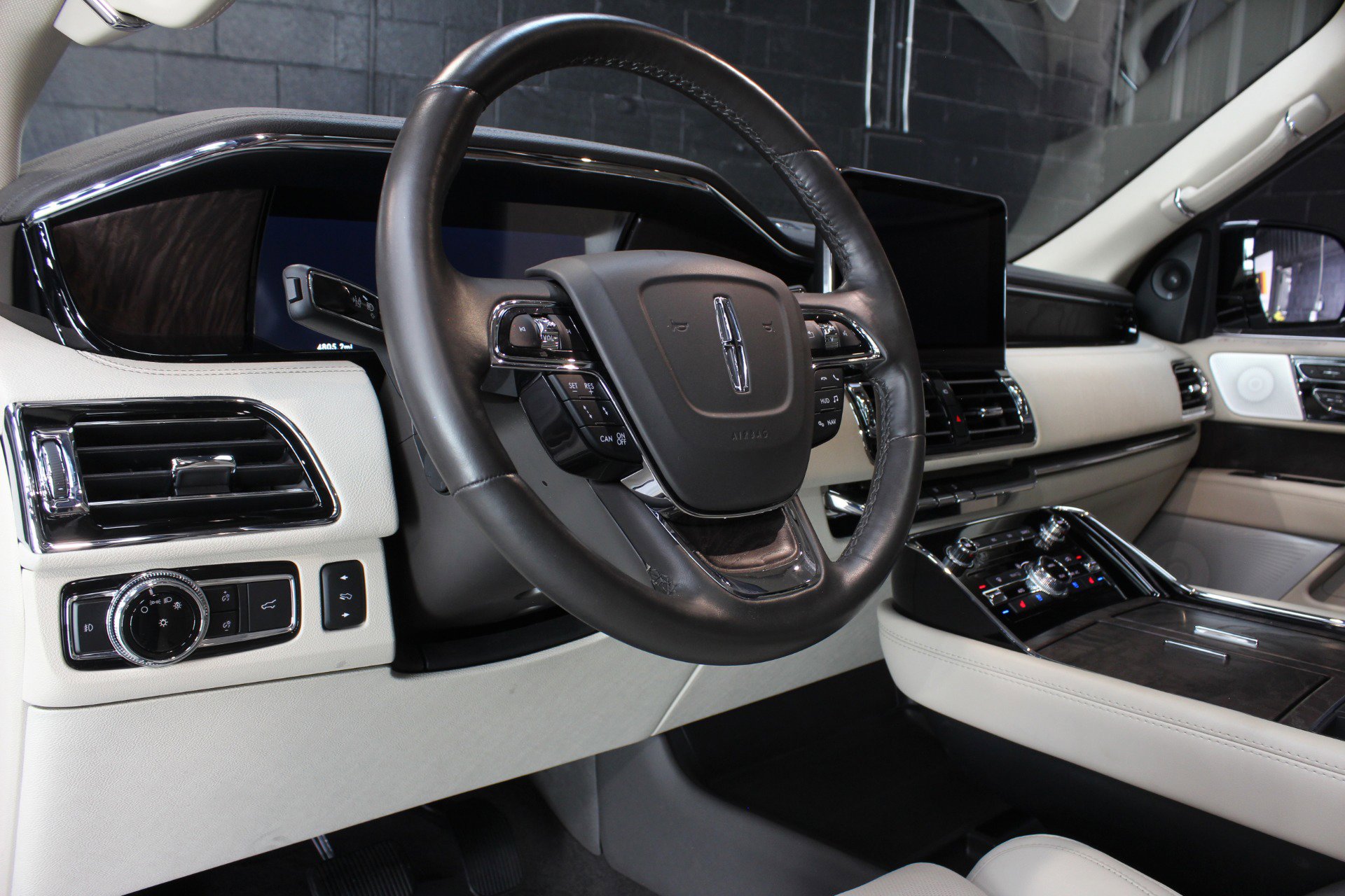 Used 2021 Lincoln Navigator Reserve w/ Luxury Package image 28