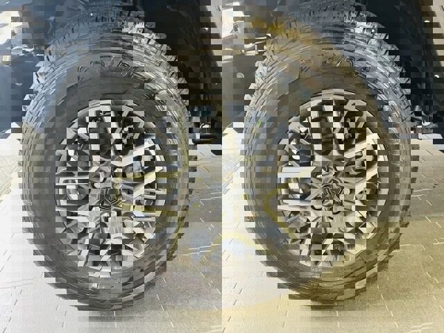 Used 2024 Jeep Wrangler Sahara w/ Technology Group AWD/4WD image 34