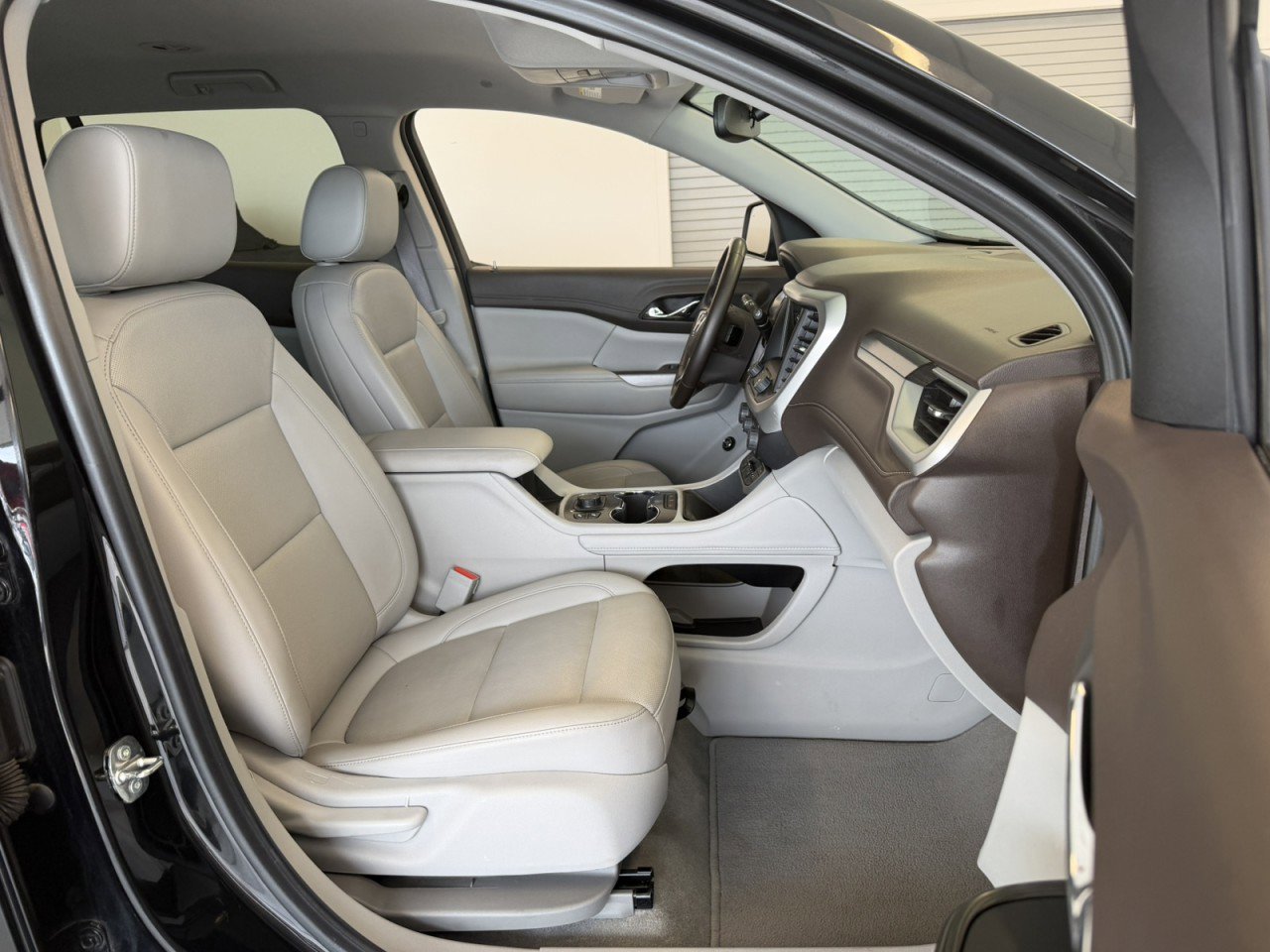 Used 2023 GMC Acadia SLT image 34