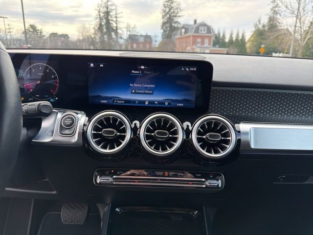 Used 2025 Mercedes-Benz GLB 250 4MATIC image 17