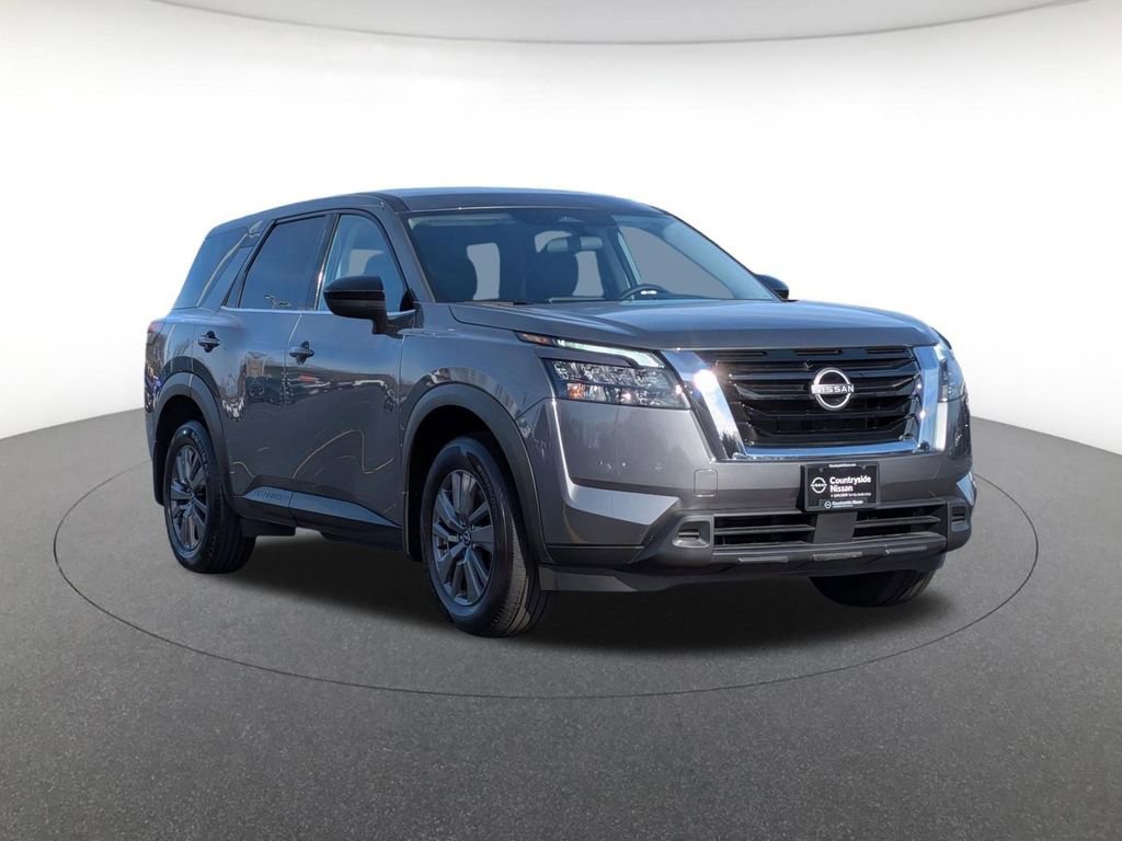 Used 2025 Nissan Pathfinder S image 3