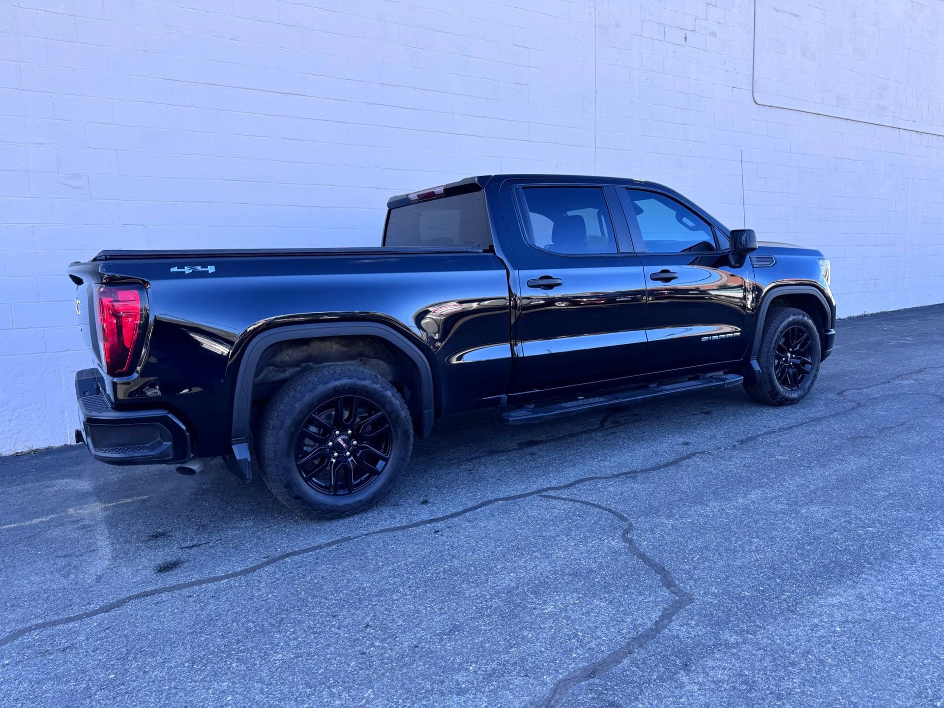 Used 2024 GMC Sierra 1500 Pro w/ Graphite Edition image 8