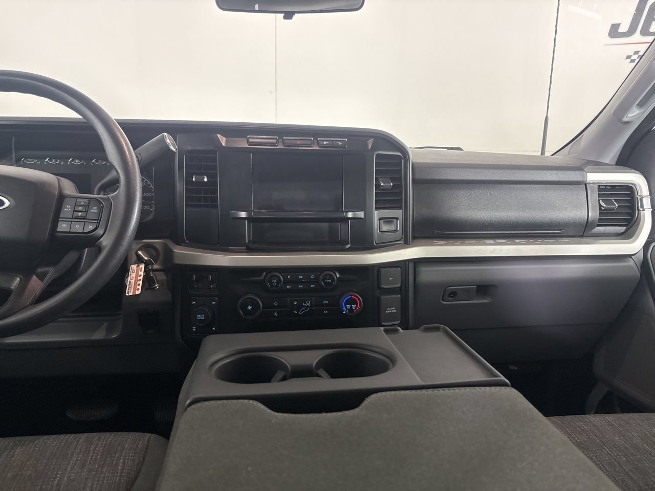 Used 2024 Ford F350 XLT w/ FX4 Off-Road Package AWD/4WD image 23