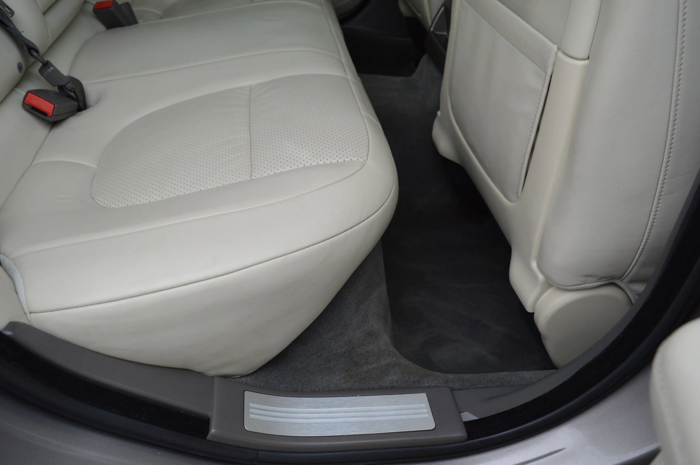 Used 2010 Jaguar XF Premium image 25