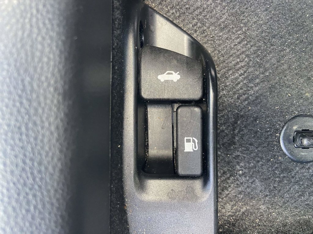 Used 2025 Toyota Corolla LE FWD image 27