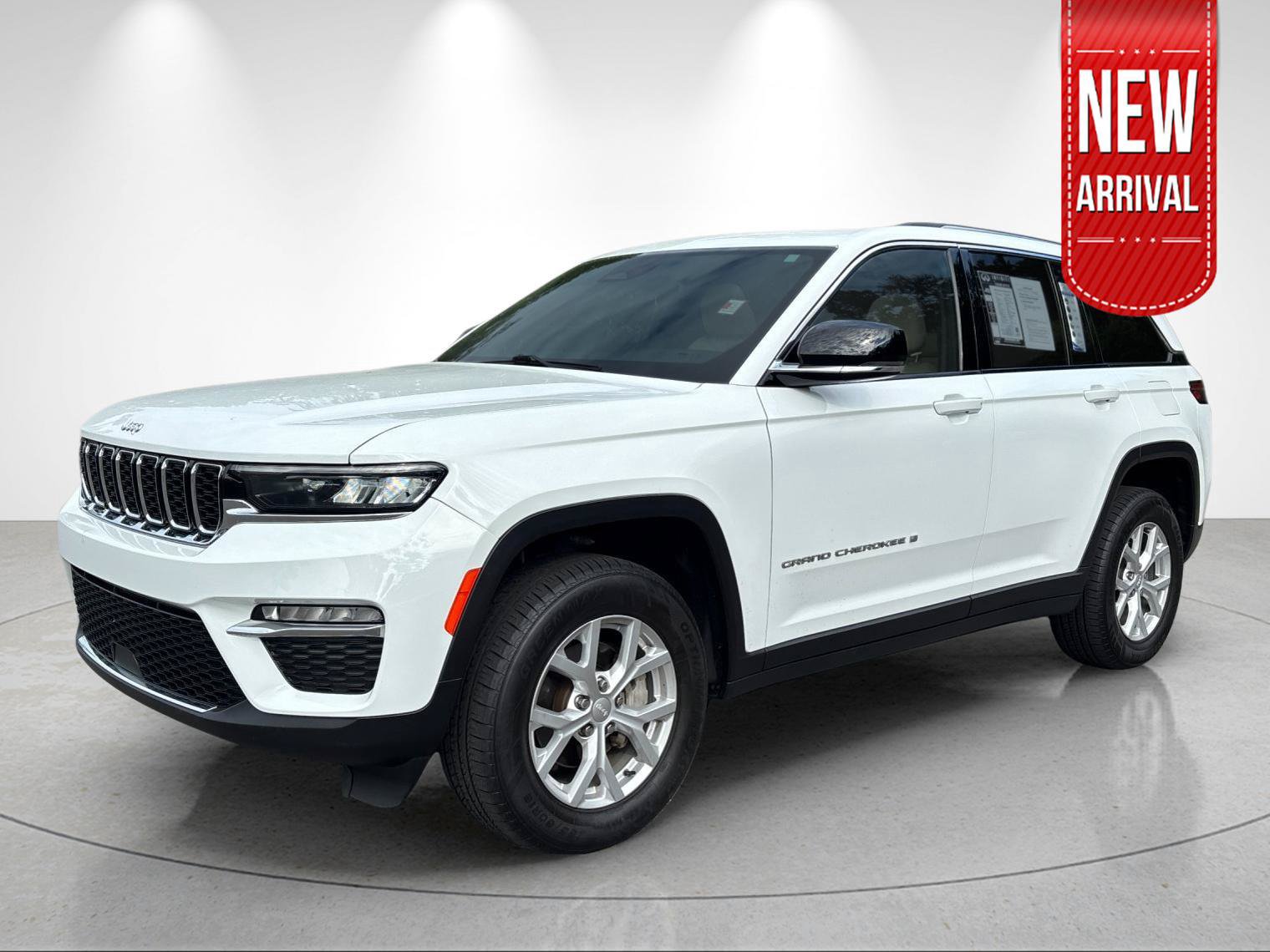 Used 2023 Jeep Grand Cherokee Limited AWD/4WD image 1
