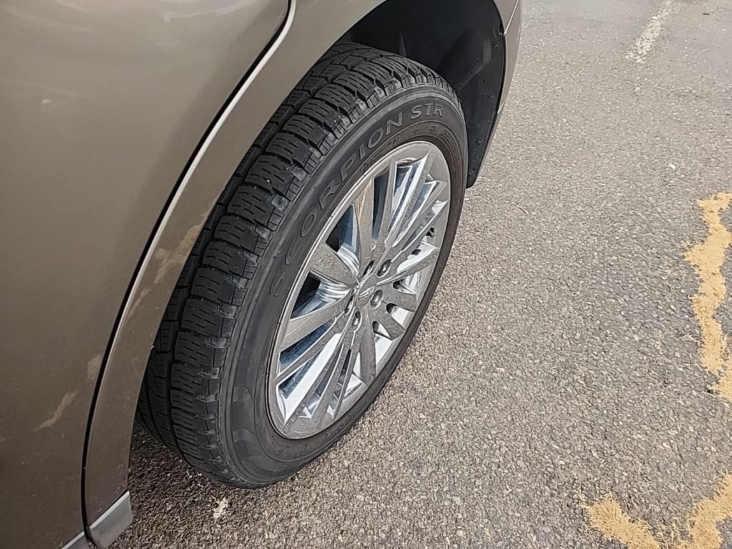 Used 2012 Lincoln MKX AWD image 8
