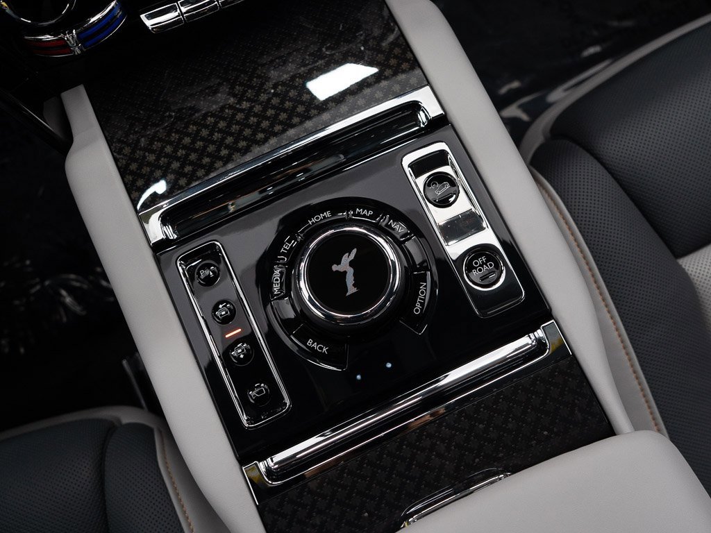 Certified 2025 Rolls-Royce Cullinan Black Badge image 42