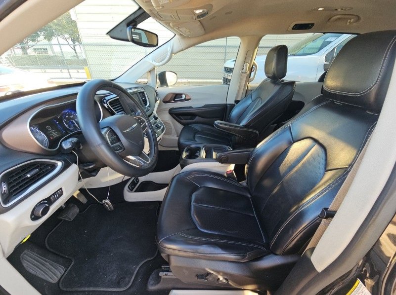 Used 2021 Chrysler Voyager Lxi image 24