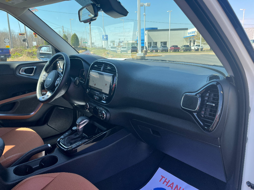 Used 2025 Kia Soul EX image 15
