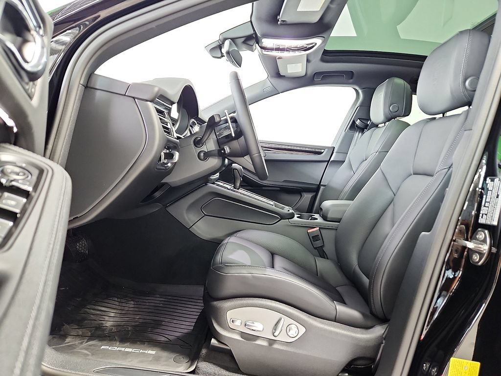 New 2026 Porsche Macan AWD/4WD image 5