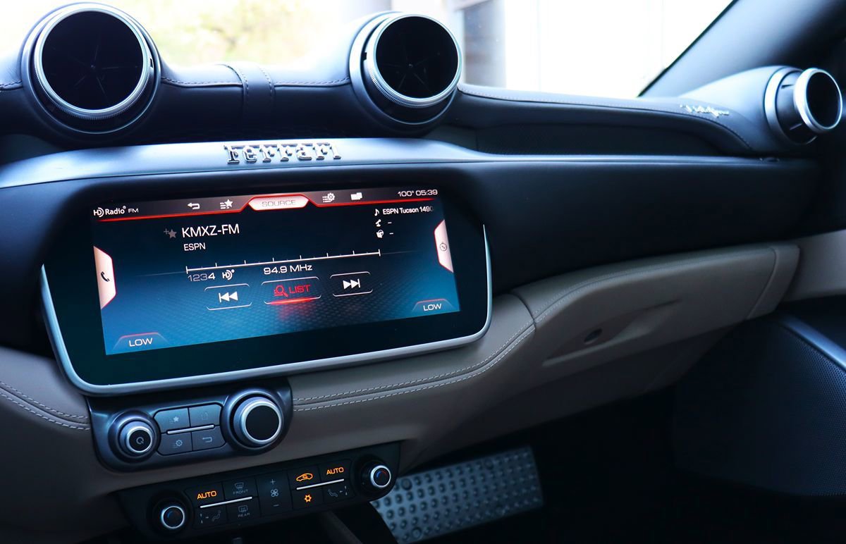 Used 2020 Ferrari Portofino RWD image 45