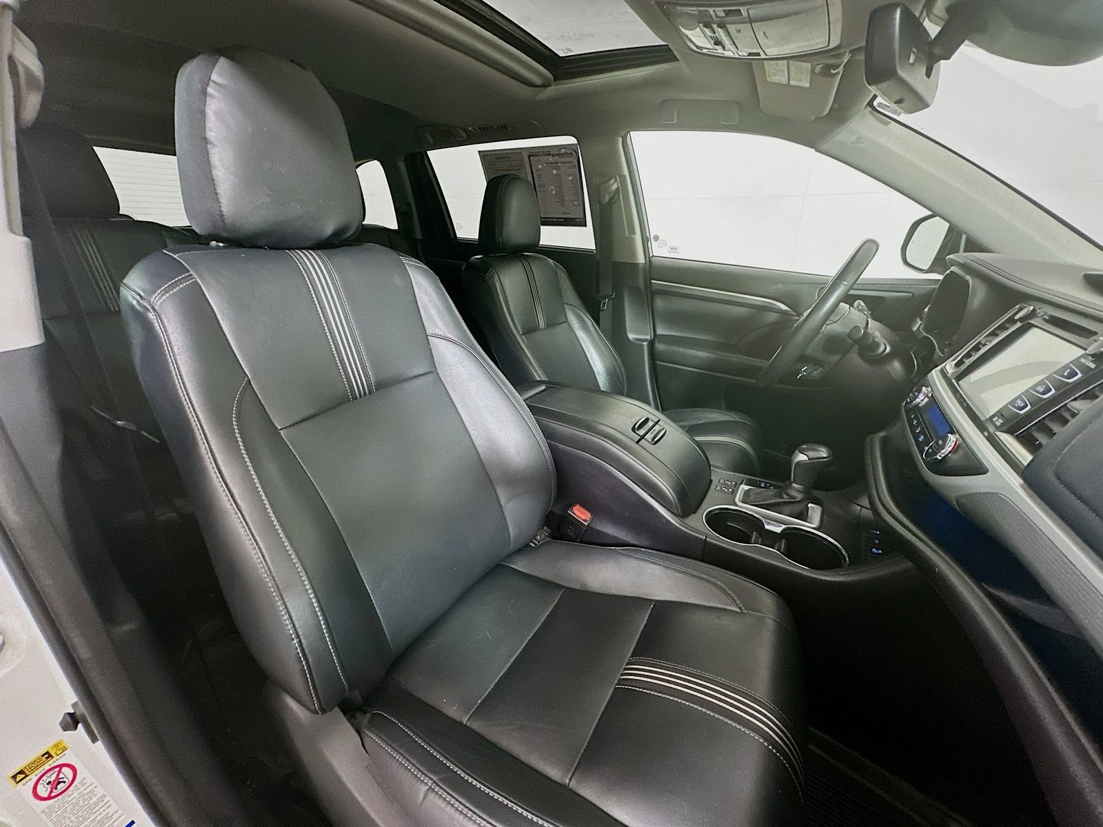 Used 2018 Toyota Highlander SE AWD/4WD image 30