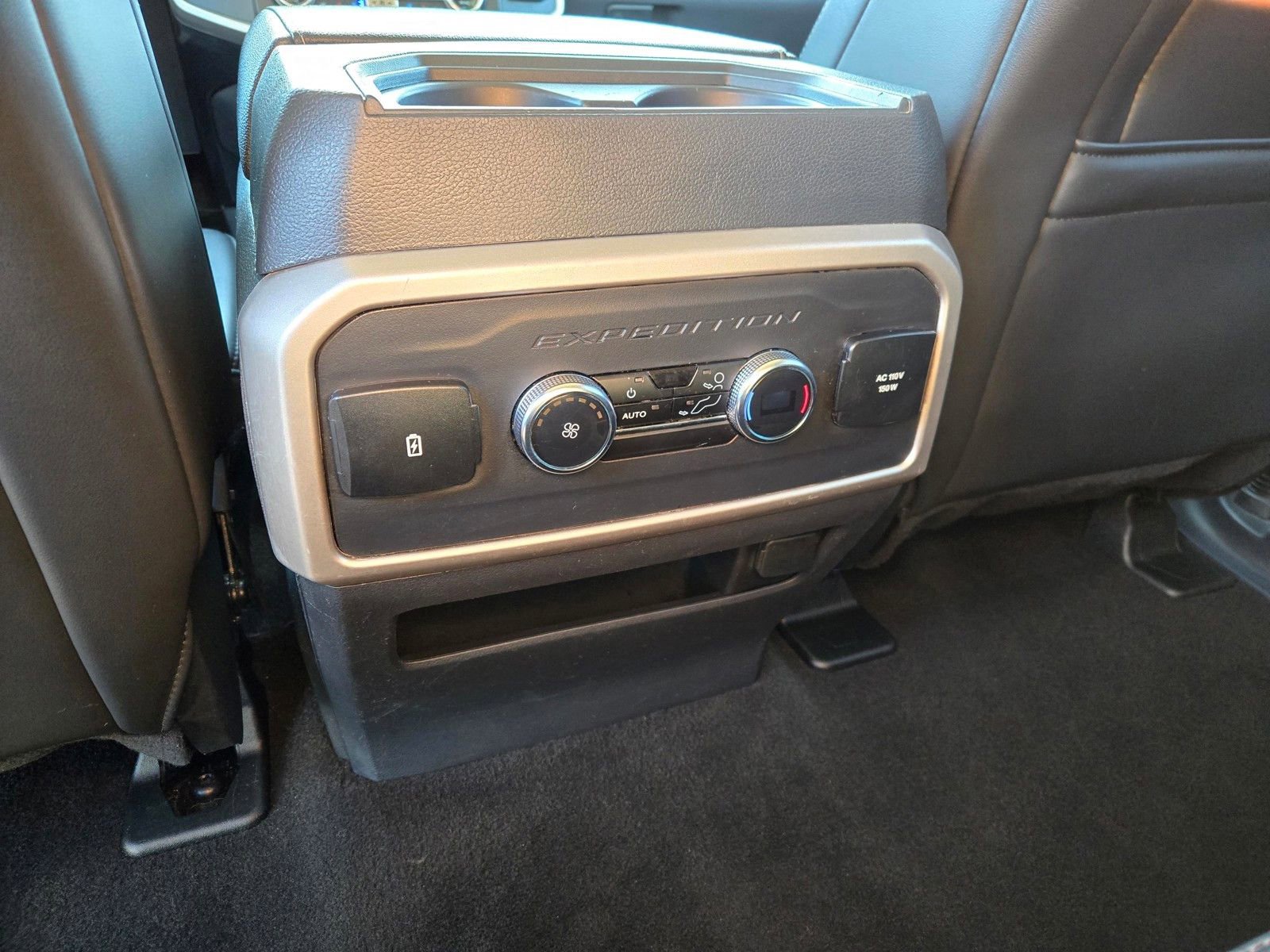 Used 2024 Ford Expedition Max XLT image 11