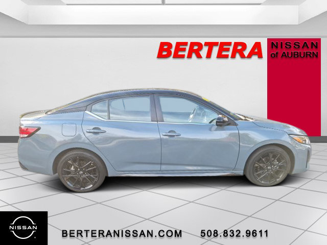 Used 2025 Nissan Sentra SR w/ SR Premium Package FWD image 2