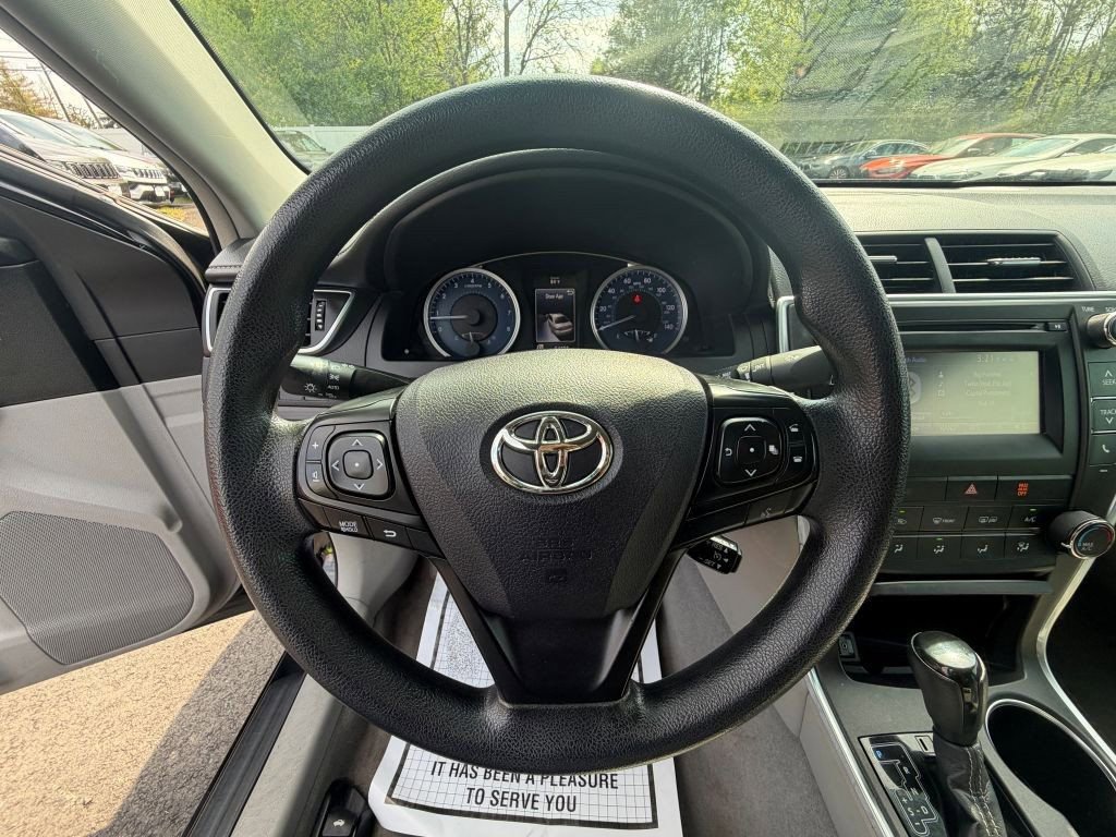 Used 2016 Toyota Camry LE FWD image 13