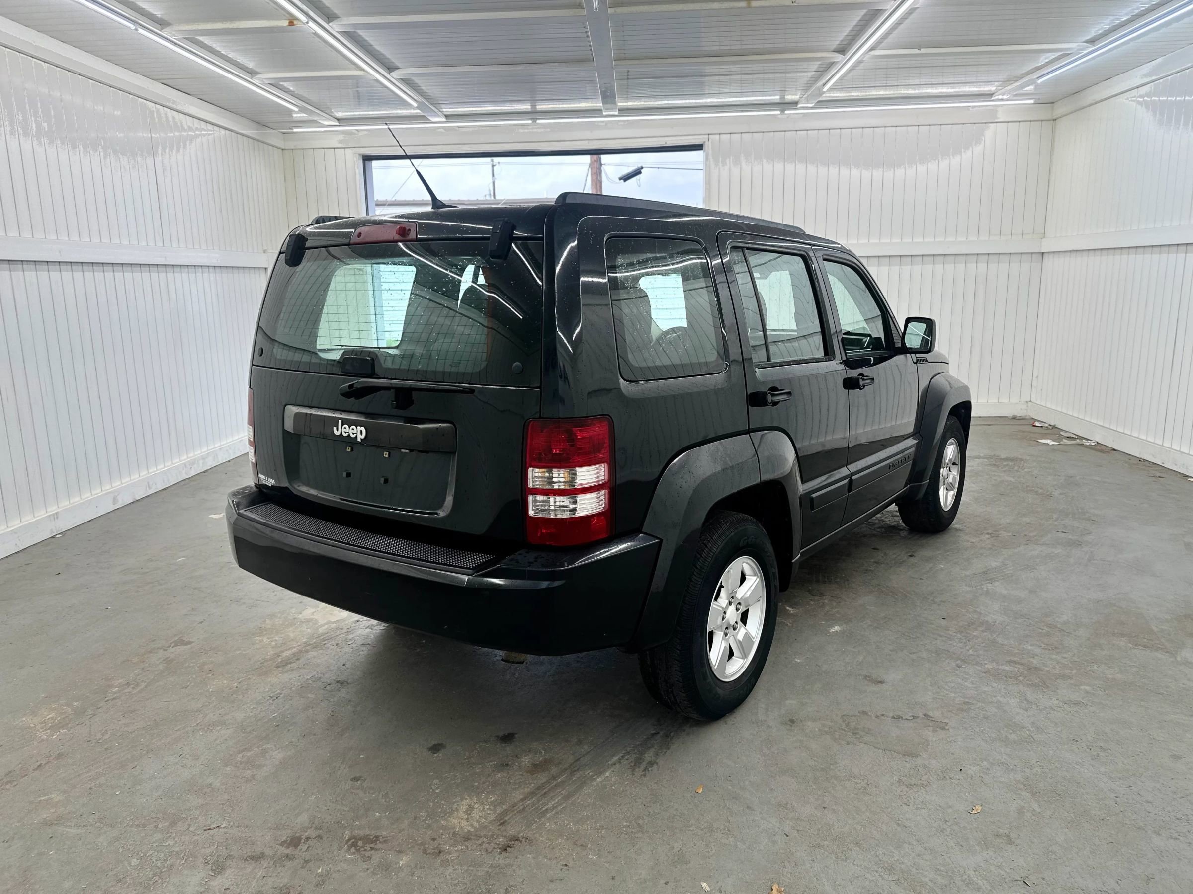 Used 2011 Jeep Liberty Sport image 6