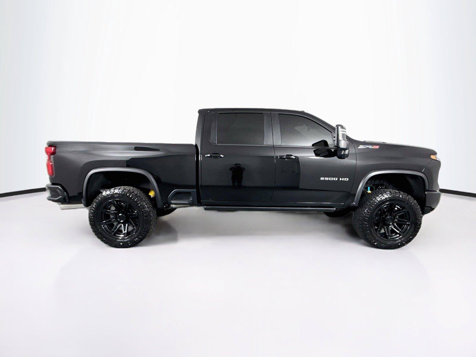 Used 2024 Chevrolet Silverado 2500 ZR2 w/ Technology Package AWD/4WD image 11