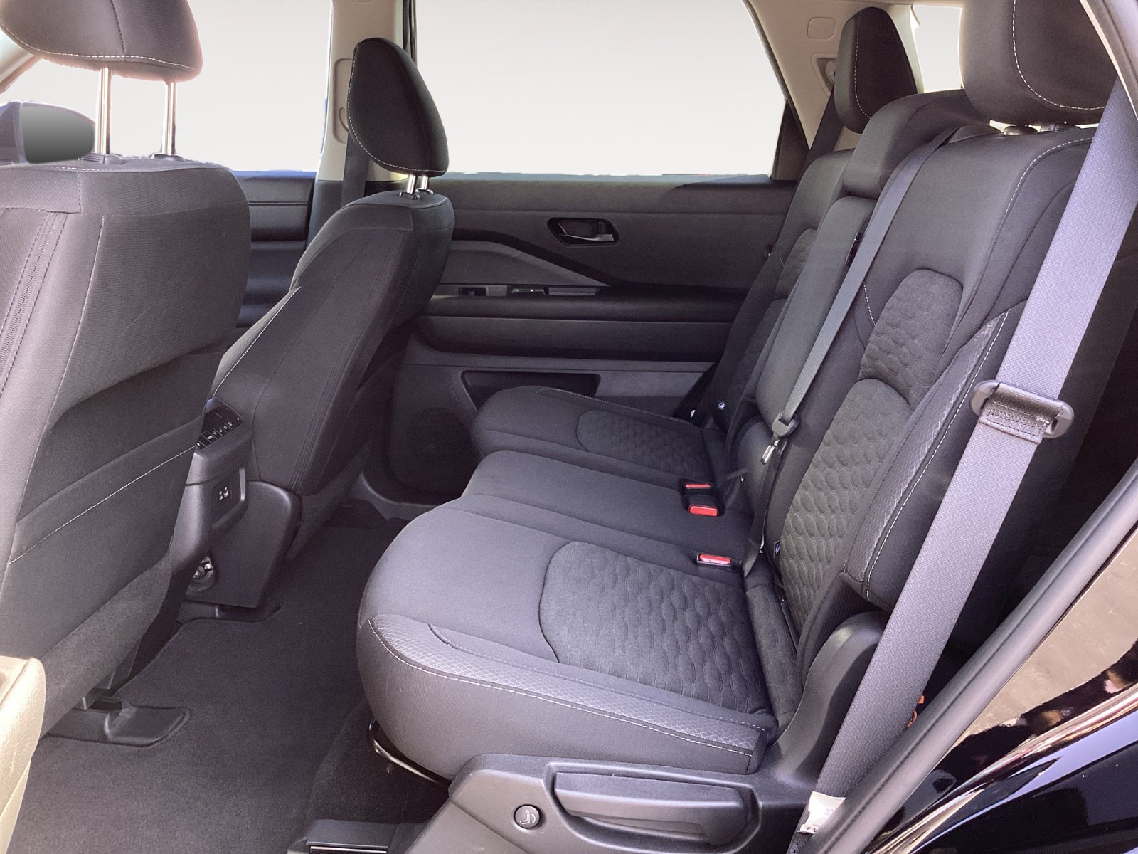 Used 2024 Nissan Pathfinder SV FWD image 27