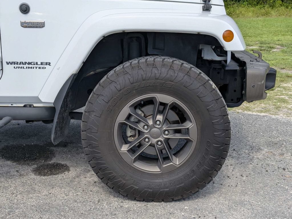 Used 2017 Jeep Wrangler Unlimited Sahara AWD/4WD image 11