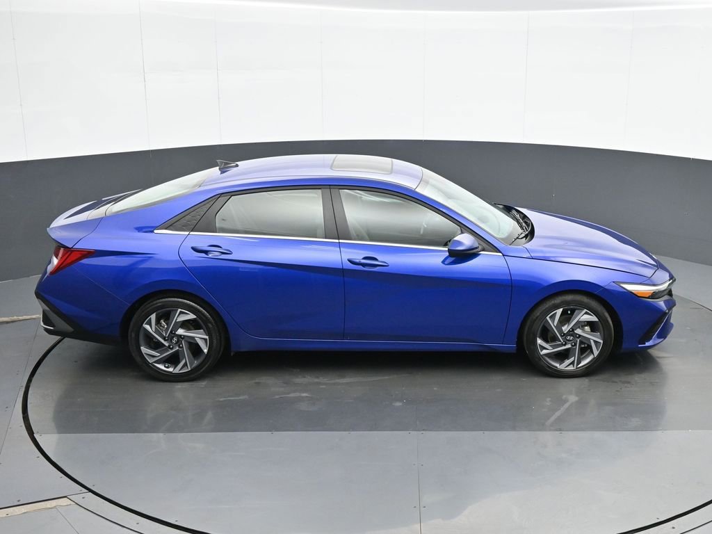 Used 2025 Hyundai Elantra SEL FWD image 22