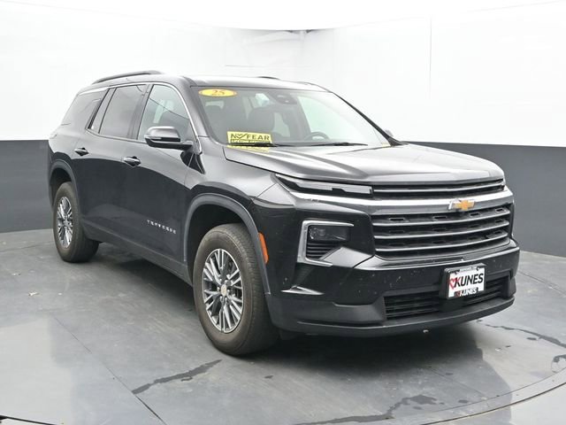 Used 2025 Chevrolet Traverse LT FWD image 5