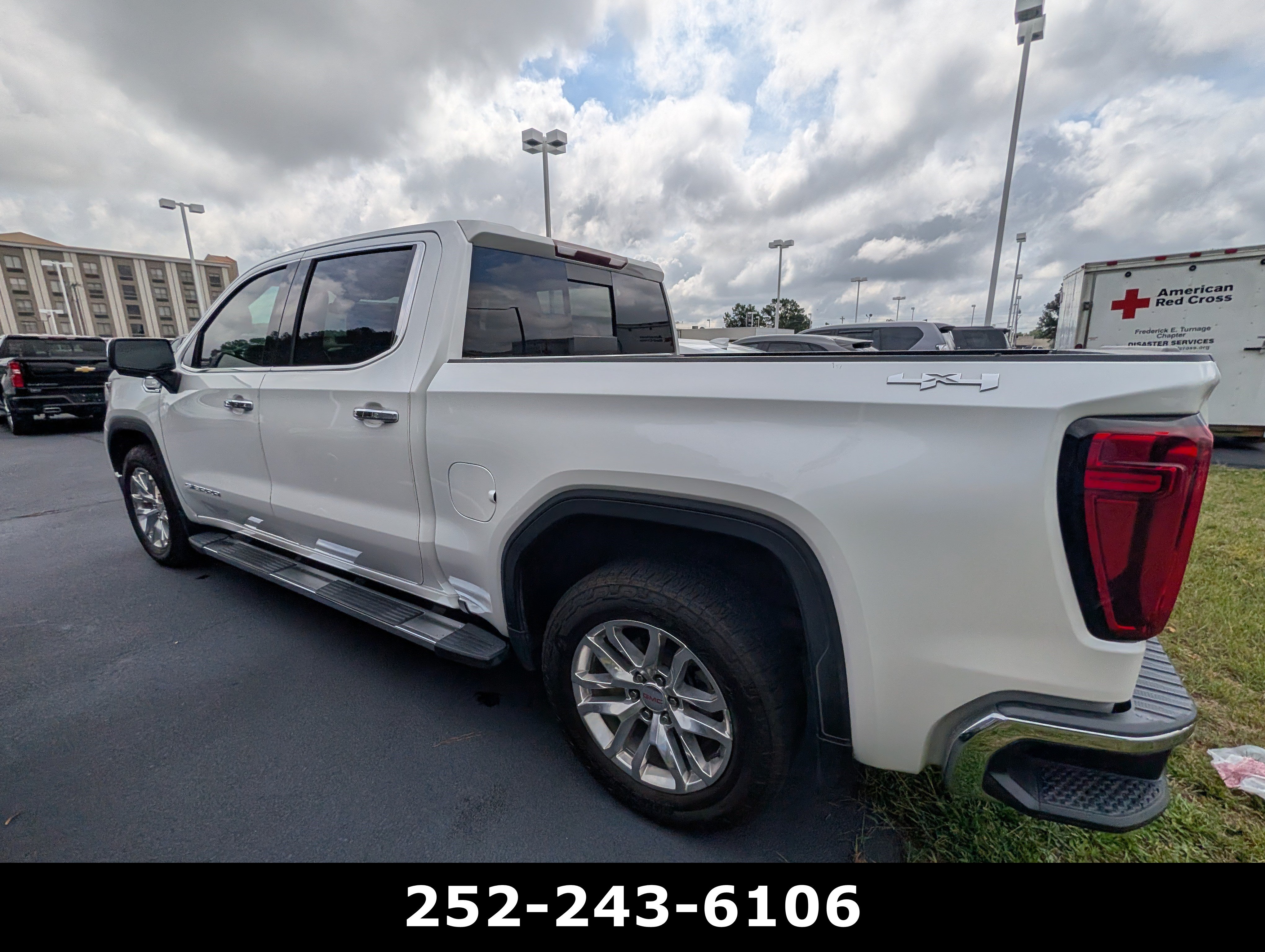 Used 2020 GMC Sierra 1500 SLT w/ SLT Premium Plus Package AWD/4WD image 9