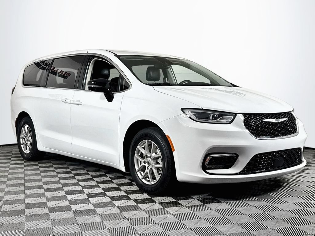 Used 2024 Chrysler Pacifica Touring-L