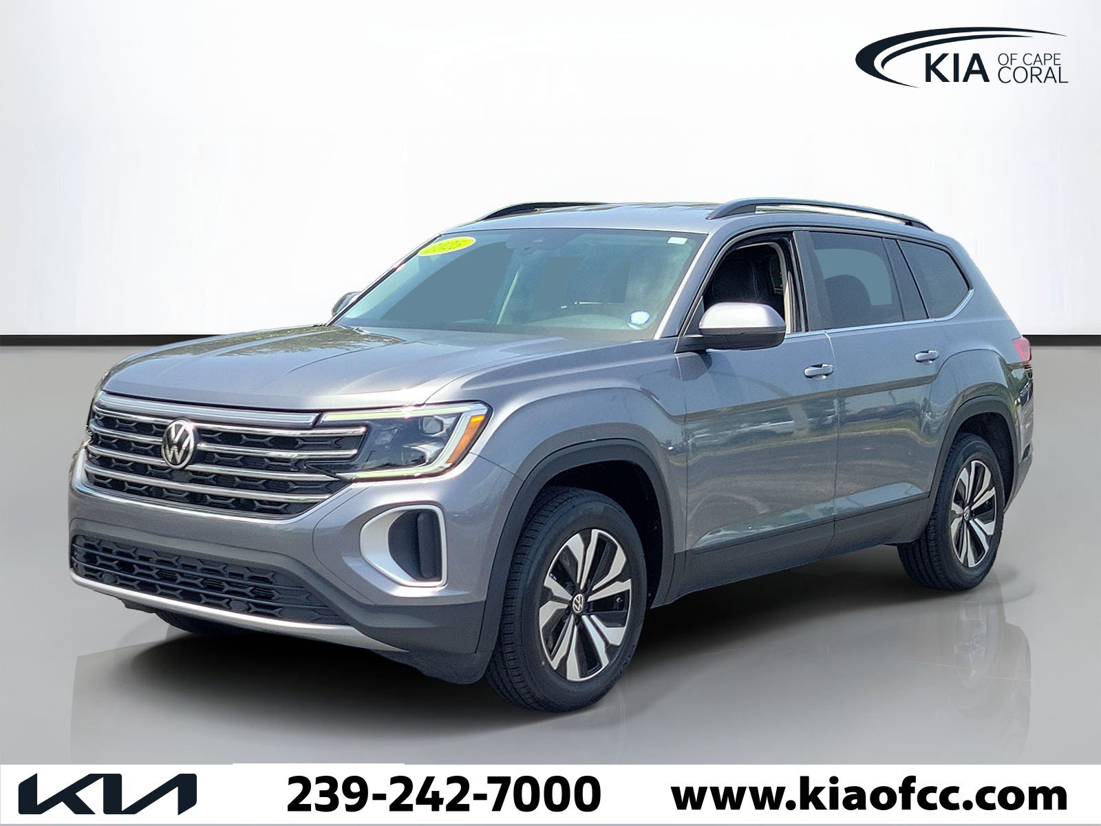 Used 2025 Volkswagen Atlas SE FWD image 3