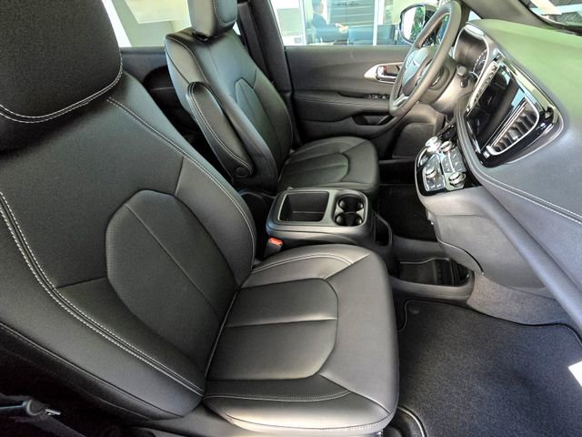 New 2026 Chrysler Pacifica Select image 21