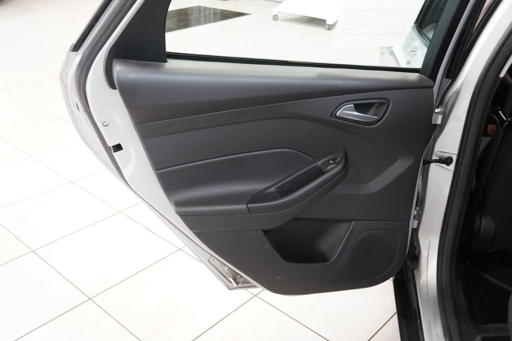 Used 2018 Ford Focus SE FWD image 18
