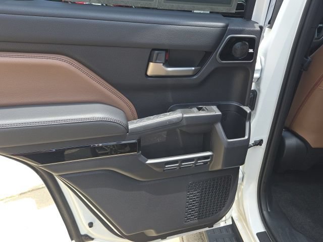 Used 2025 Toyota 4Runner Limited AWD/4WD image 35