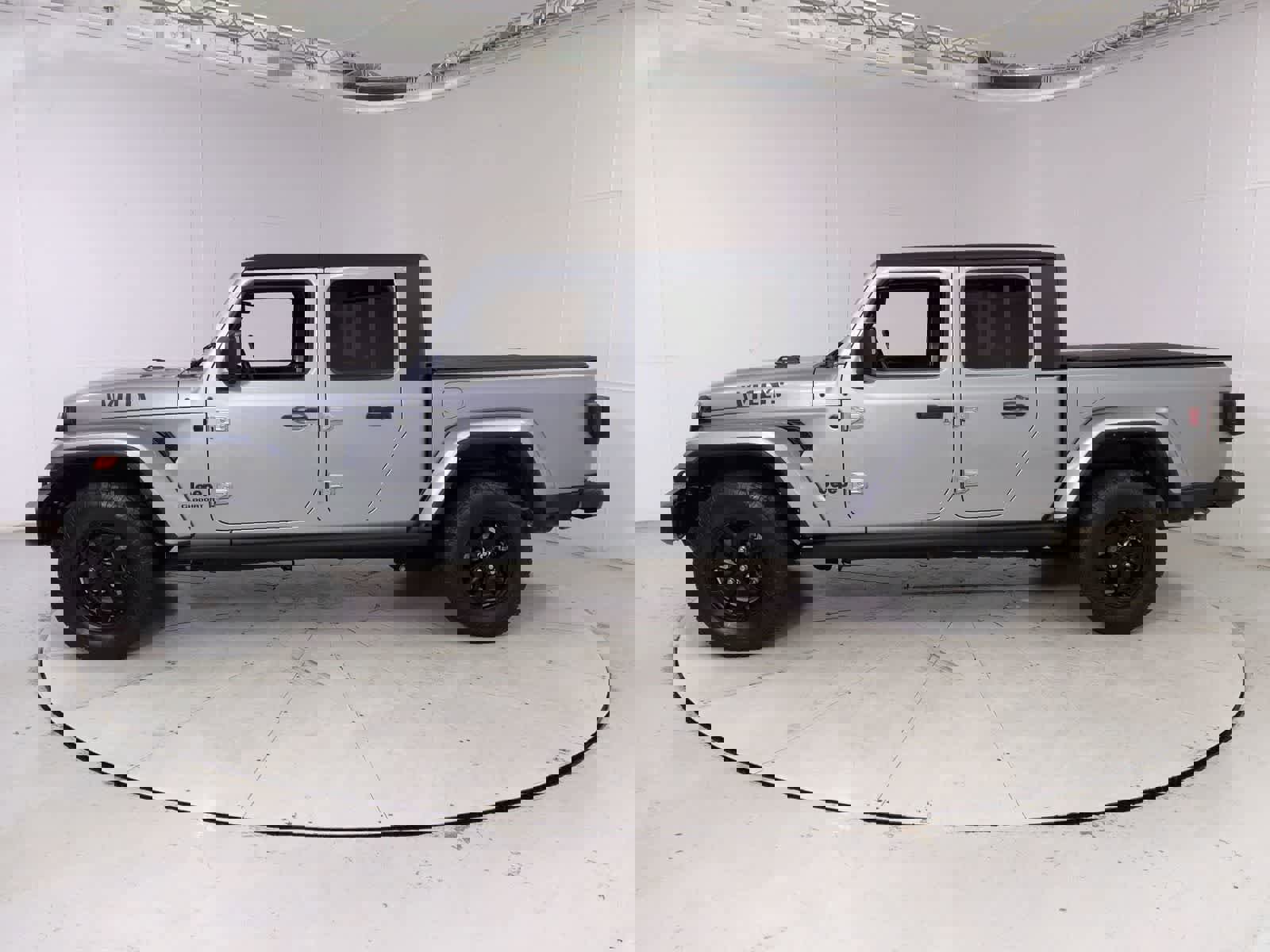 Used 2021 Jeep Gladiator Sport image 3