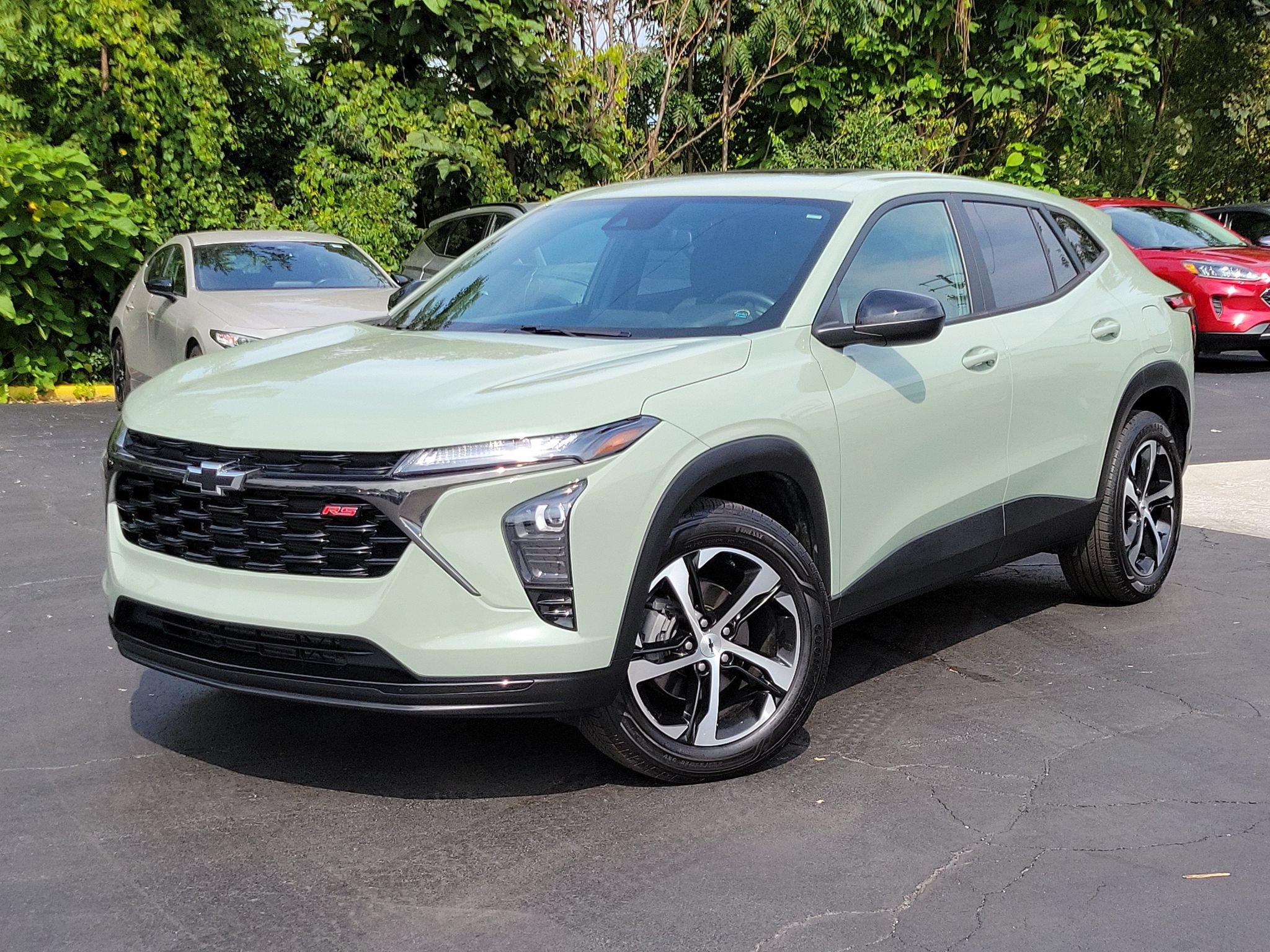 Used 2024 Chevrolet Trax RS w/ Sunroof Package FWD image 1