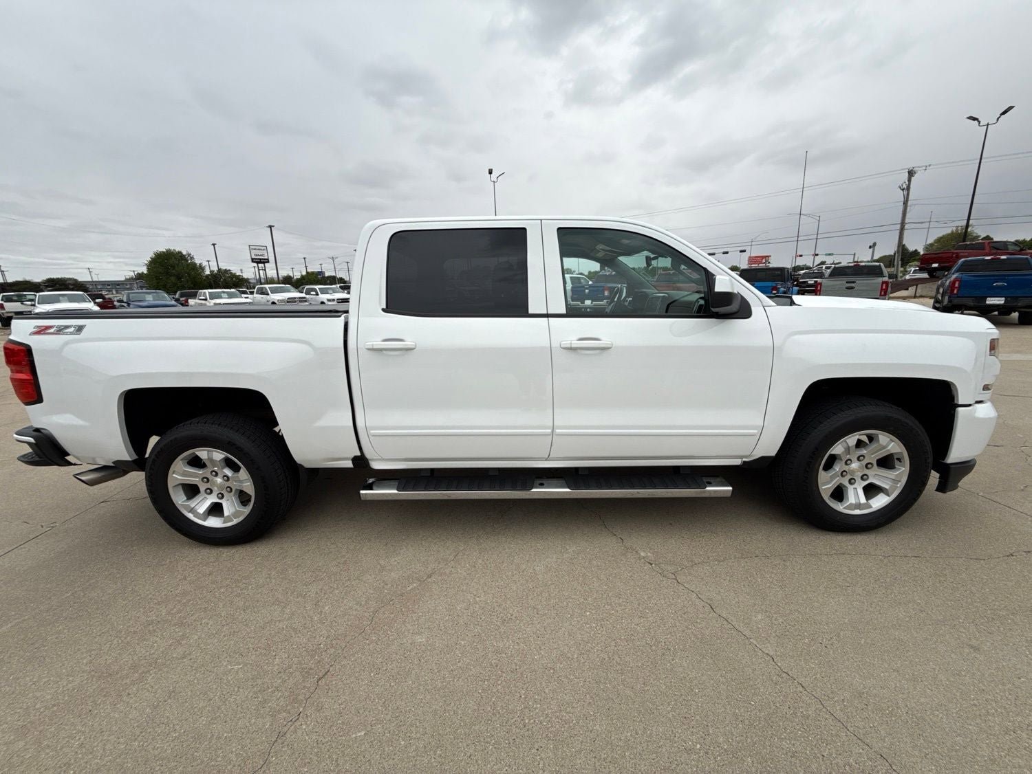 Used 2017 Chevrolet Silverado 1500 LT w/ All Star Edition AWD/4WD image 8