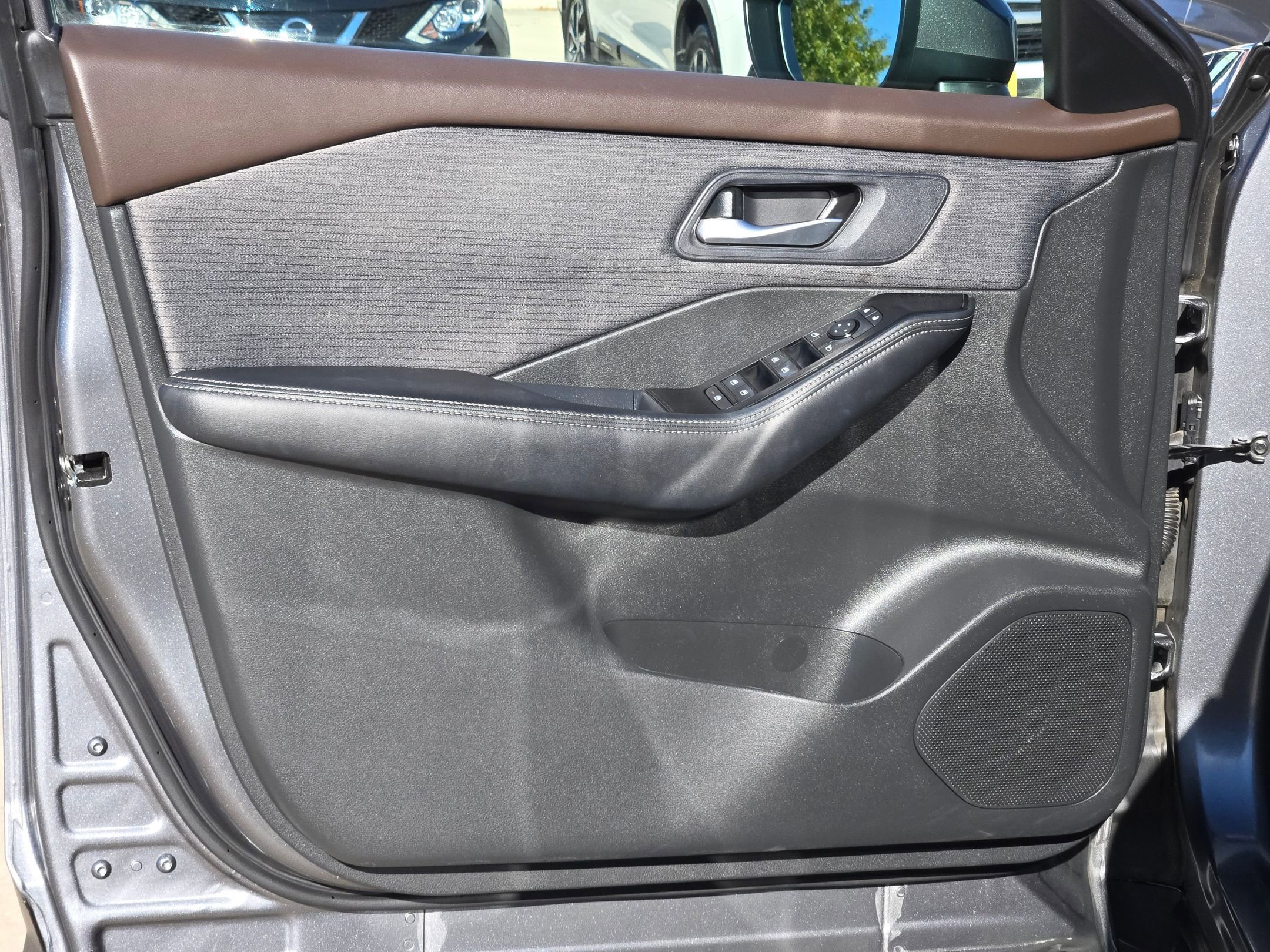 Used 2023 Nissan Rogue SV image 11