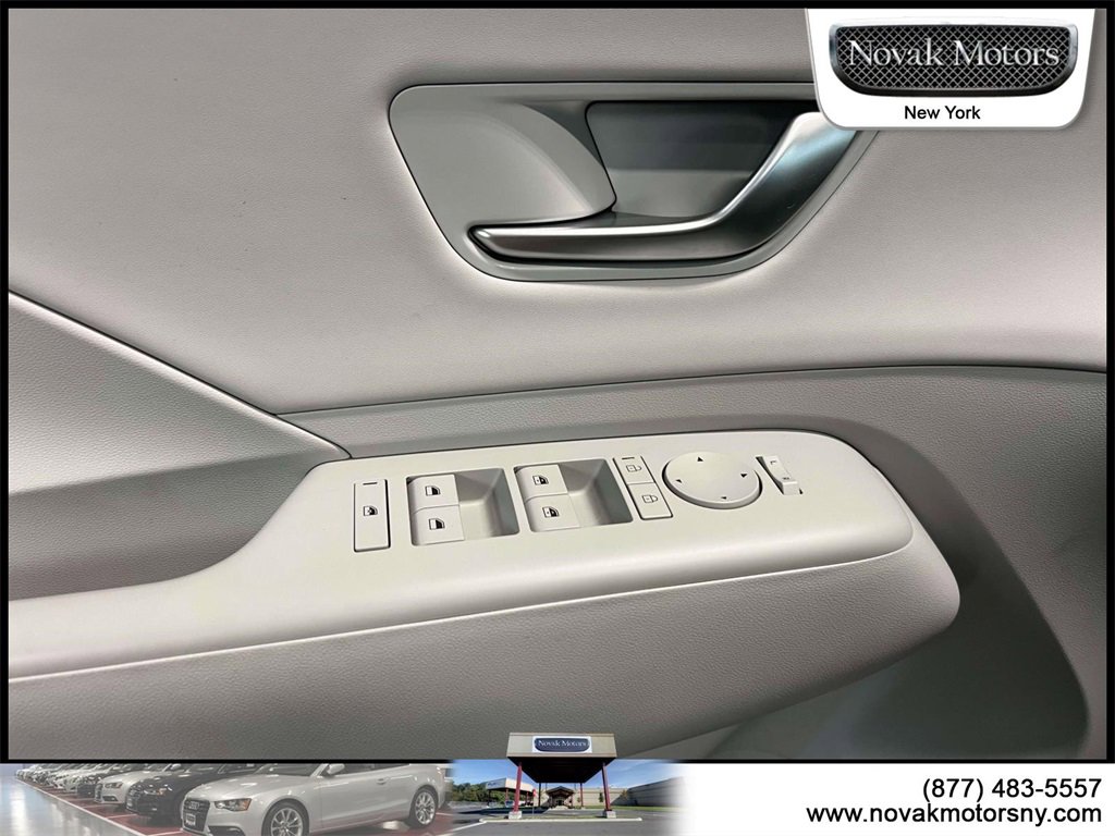 Used 2025 Hyundai Kona Limited image 18