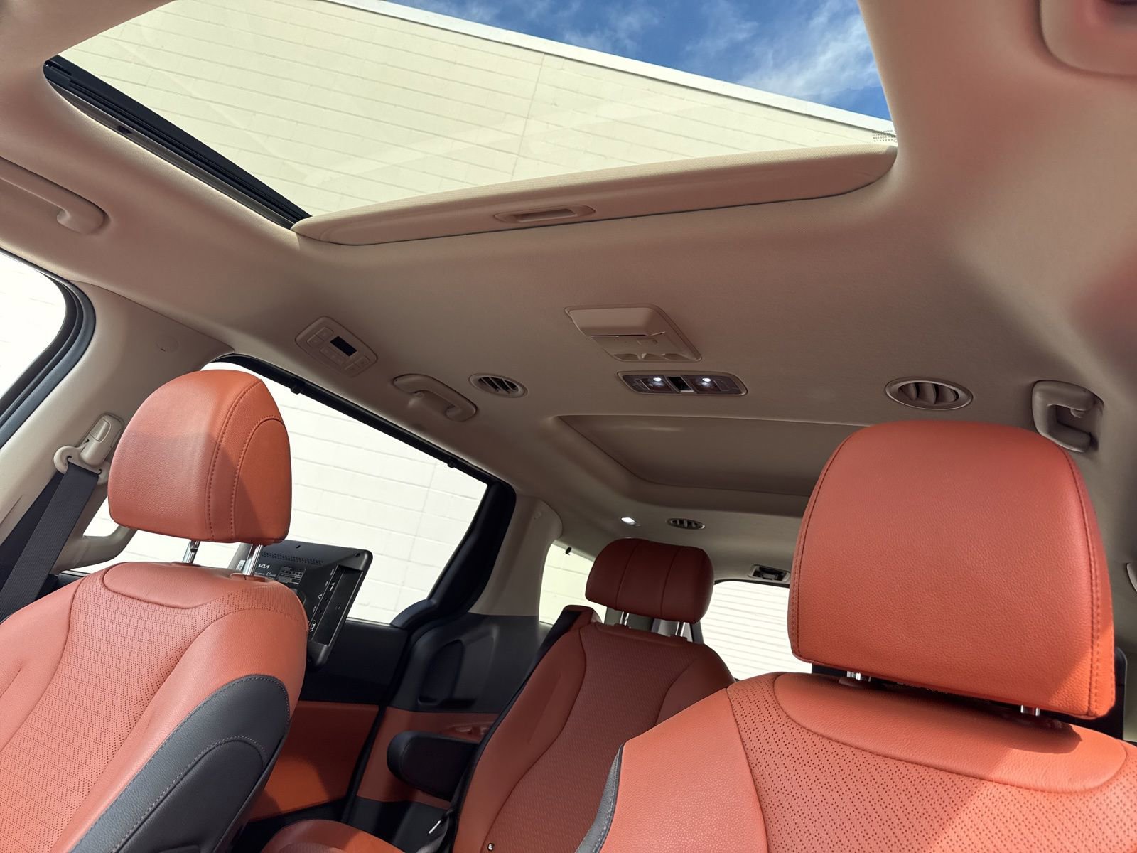 Used 2023 Kia Carnival SX Prestige image 40