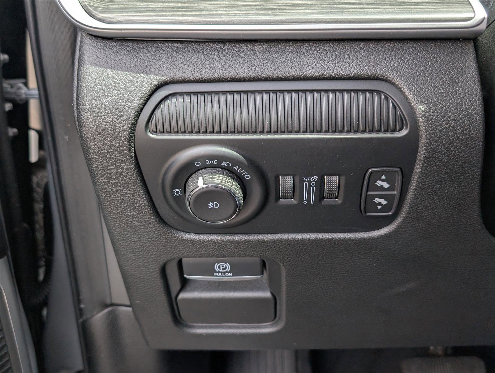 Used 2024 Jeep Wagoneer L Series II w/ Flexible Seating Group image 22