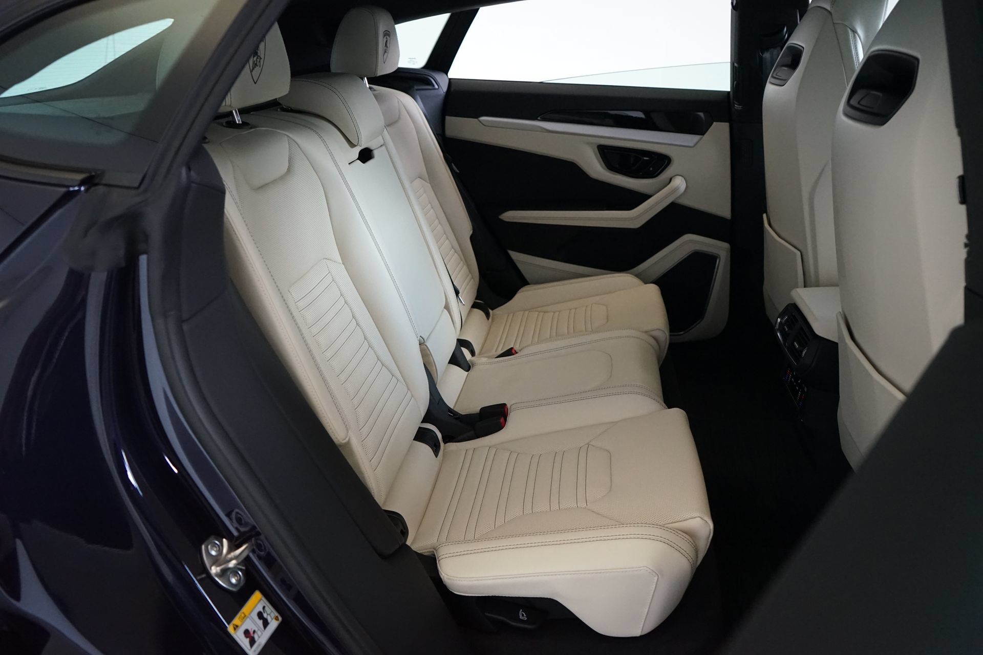 Used 2025 Lamborghini Urus SE AWD/4WD image 22