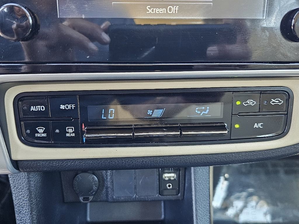 Used 2017 Toyota Corolla LE image 33