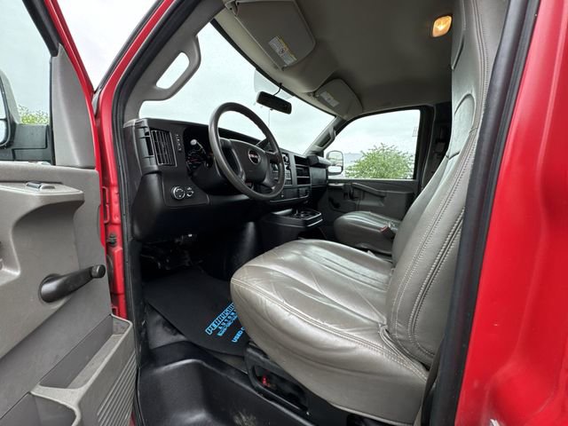 Used 2017 GMC Savana 2500 RWD image 10
